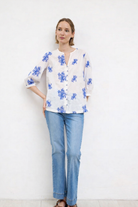Bariloche Espinela white and blue cotton blouse with relaxed fit