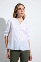 Bariloche Flores white daisy embroidered blouse front view