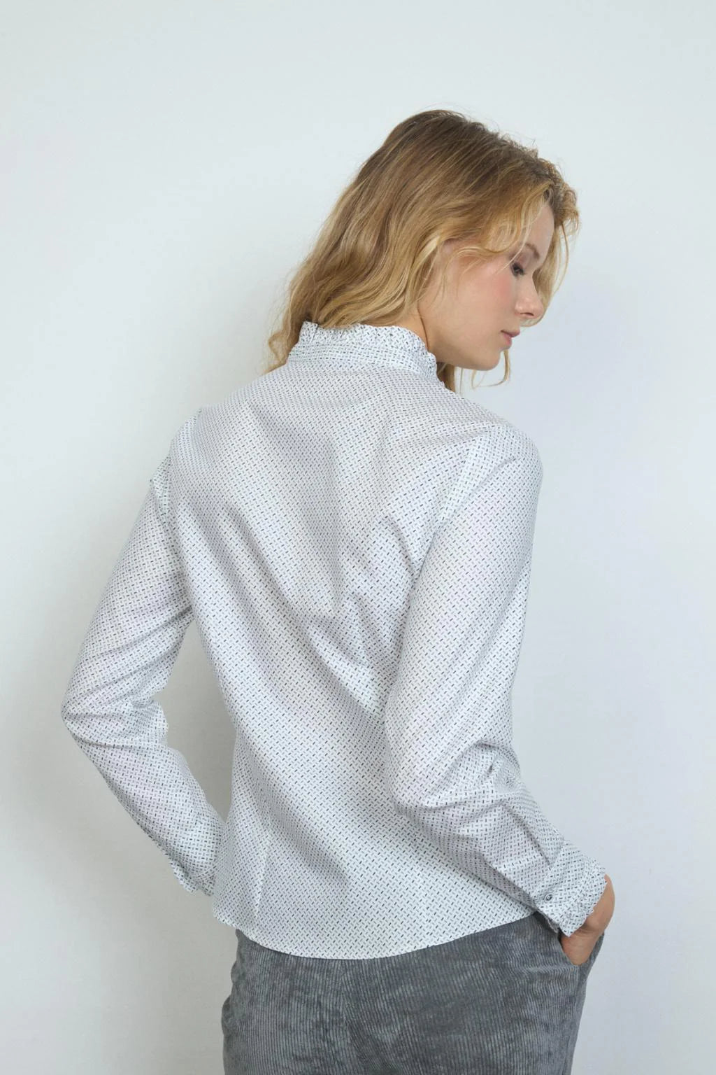 Rear view of Bariloche Onuba white printed blouse with shaped hem