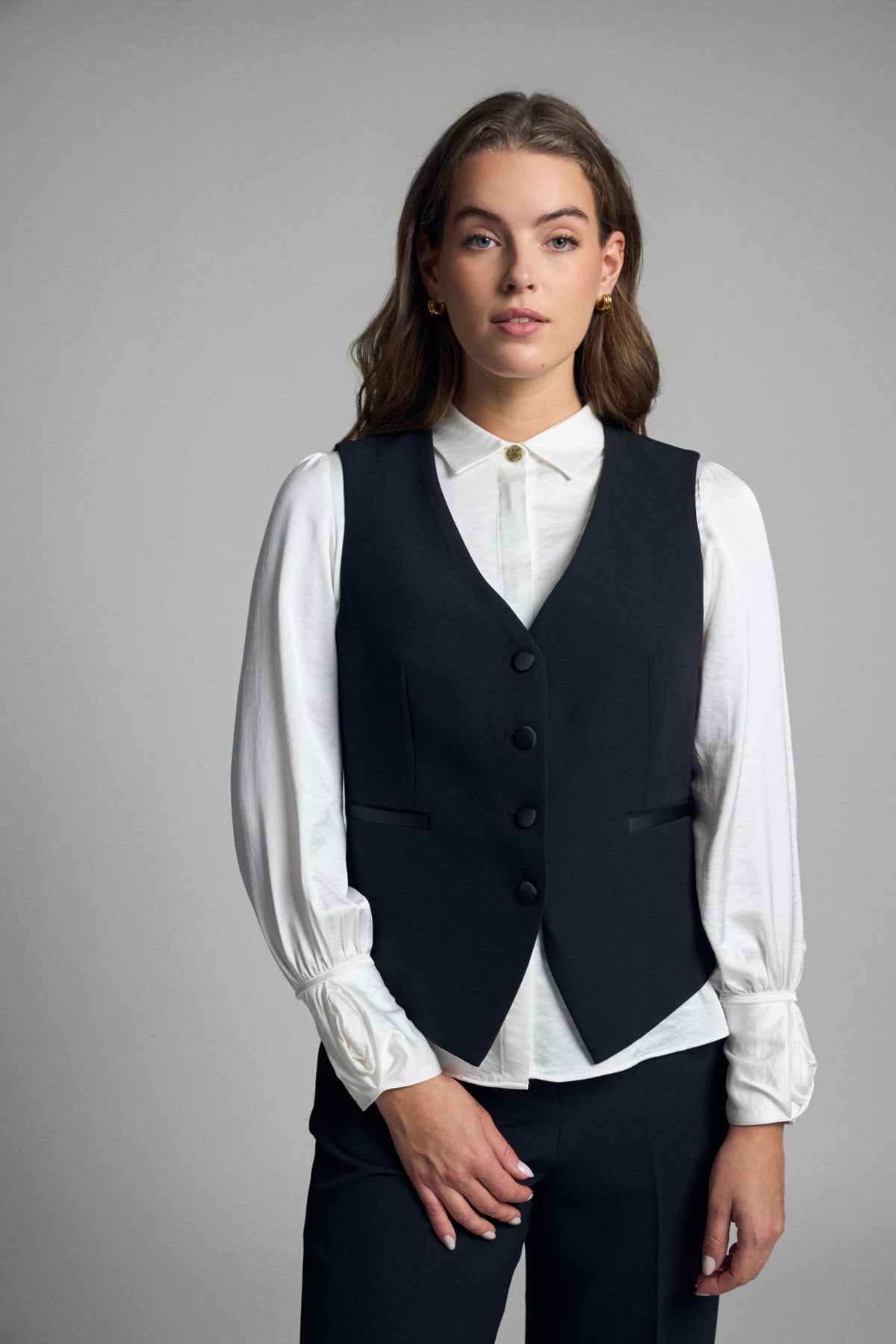 Bariloche Salento black tailored waistcoat with V-neck and button front