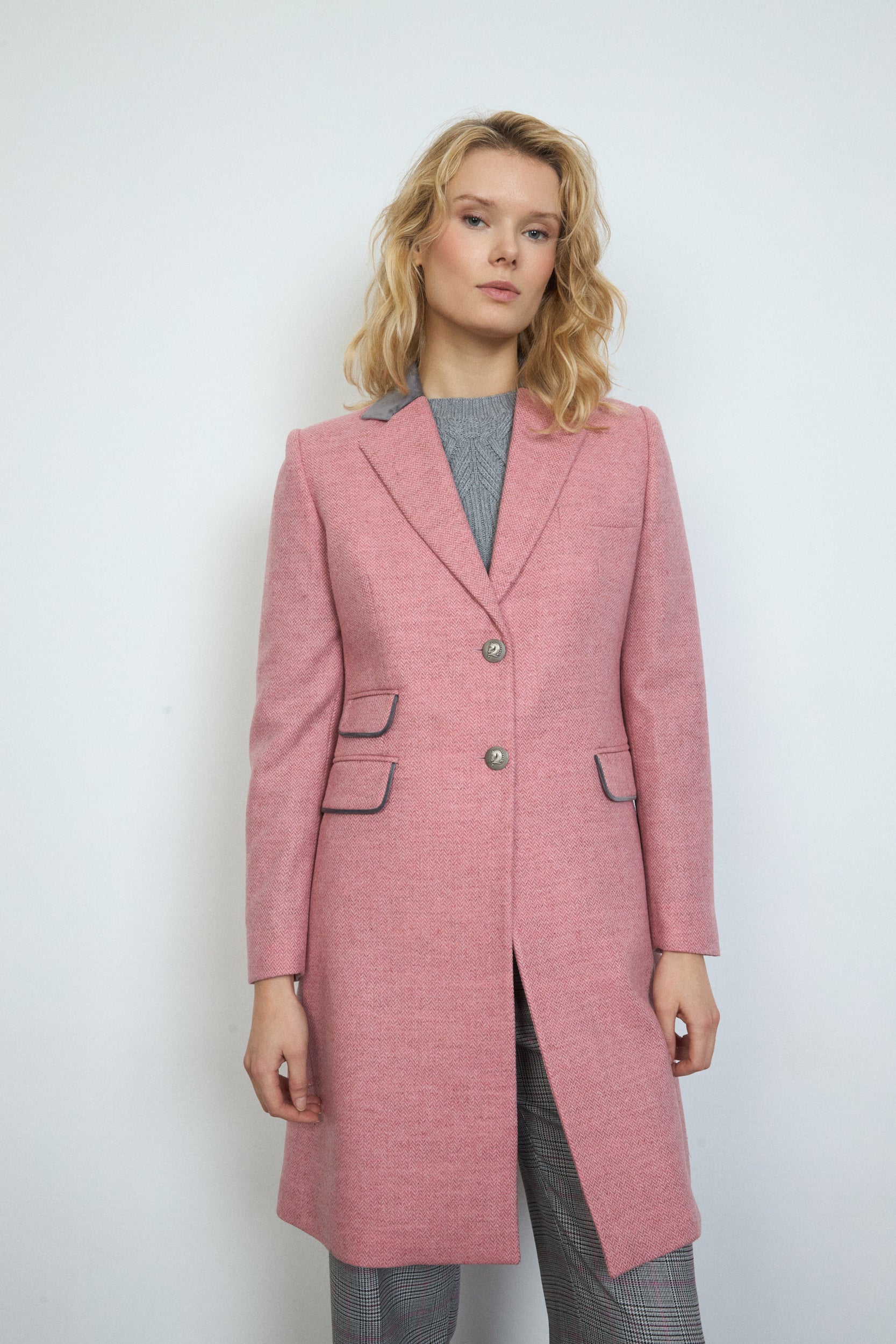 Model wearing Bariloche Salpensa pink tweed-style long coat
