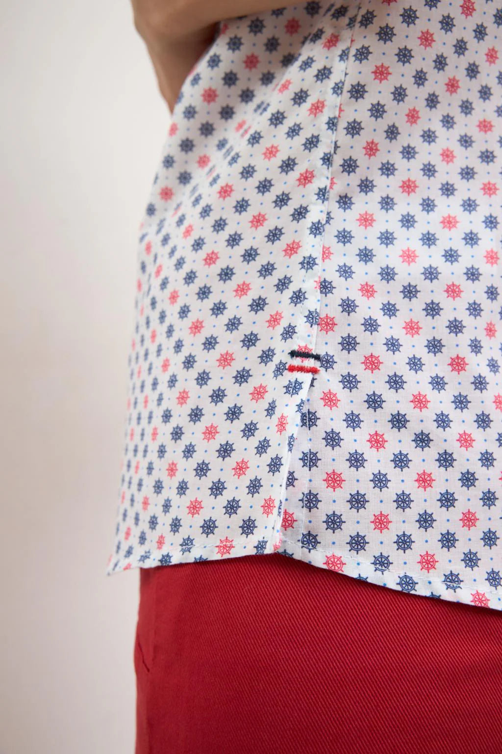 Bariloche Vis blouse red navy print detail
