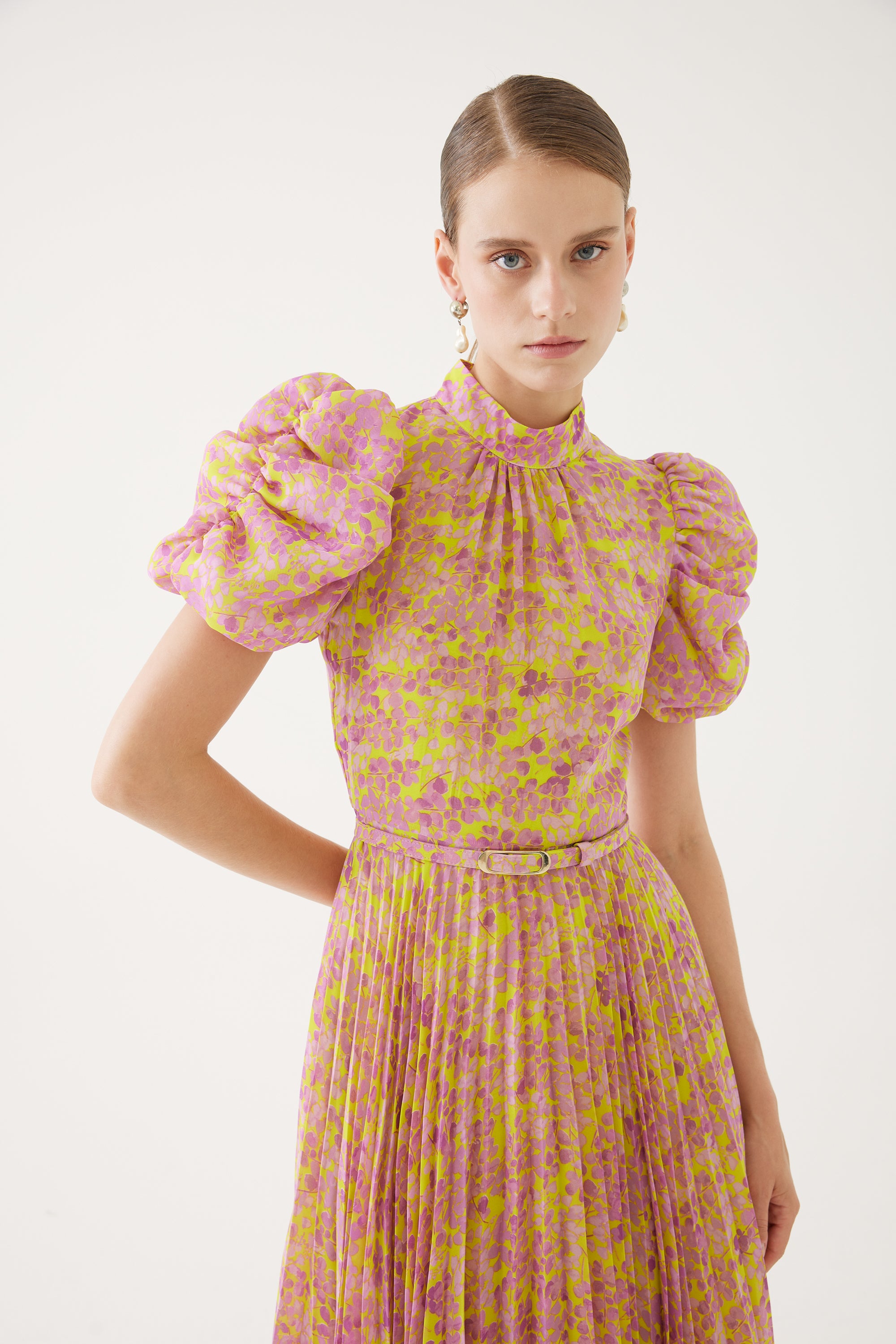 Exquise Pink/yellow Blossom Print Pleated Short Sleeve Midi Dress