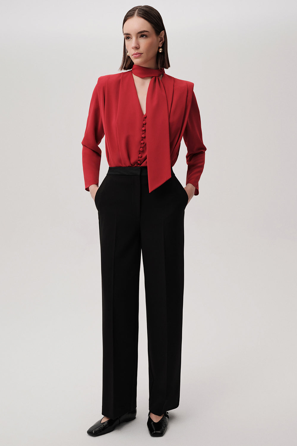 Exquise Ida Tailored Black Trousers – front seams and clean waistband detail