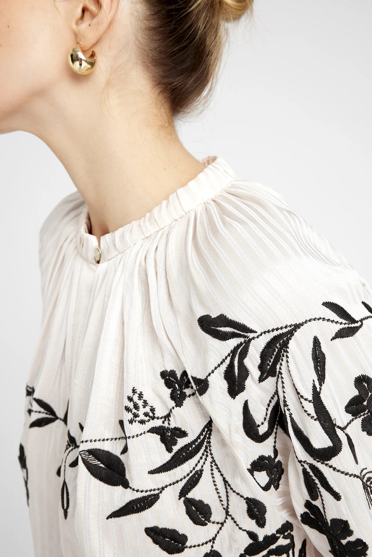 Gustav Annesofie Off White  Flower Print Pleated Blouse