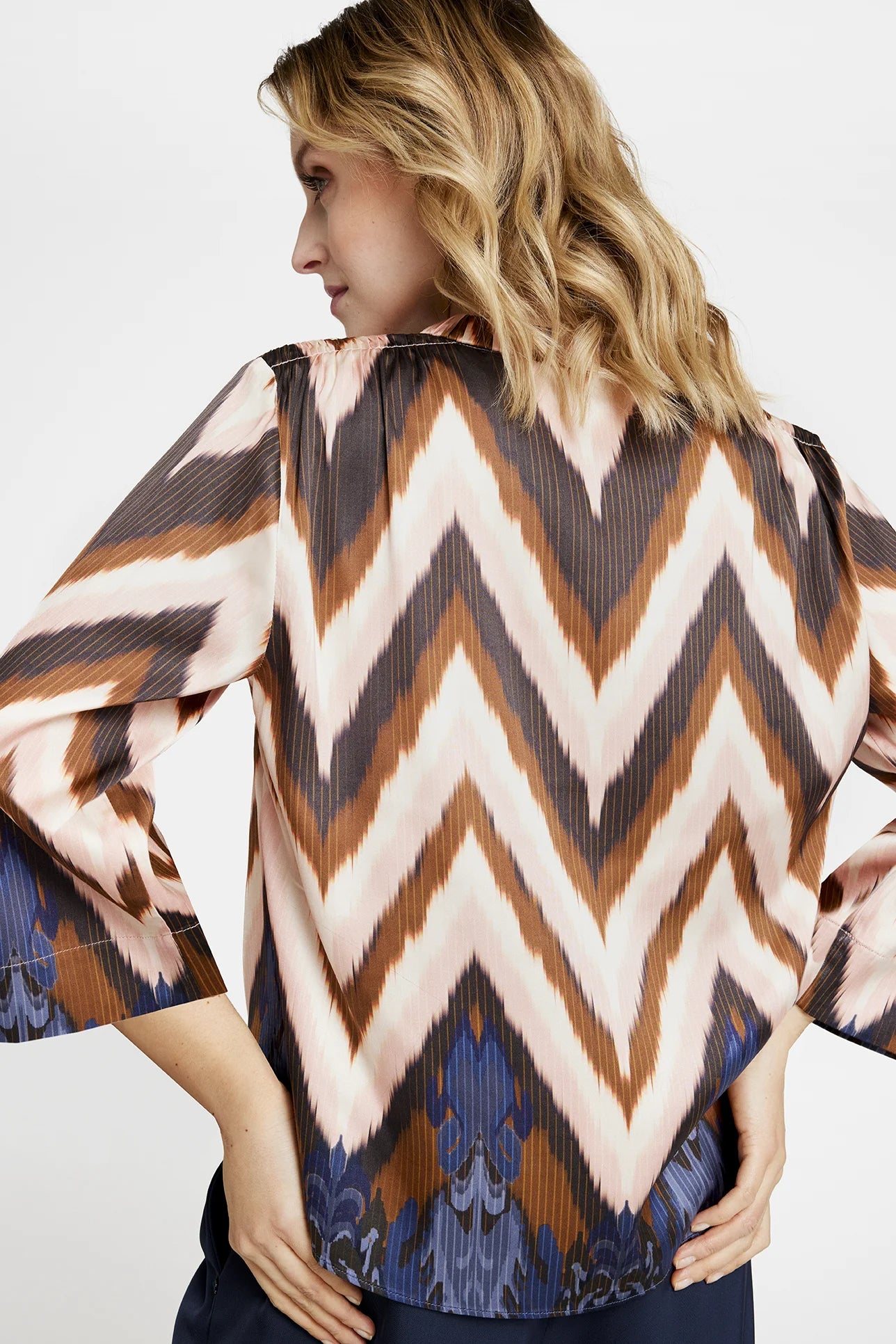 Back of Gustav zig zag blouse in pleated fabric with bold zig zag print