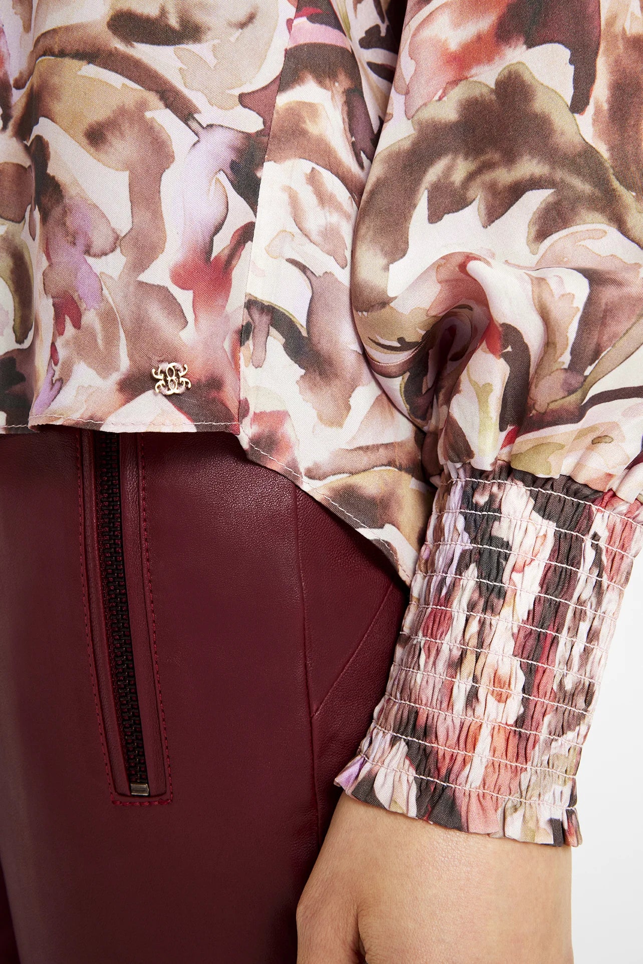 Women’s Gustav blouse in painterly cream and blush leaf pattern with elastic sleeves 