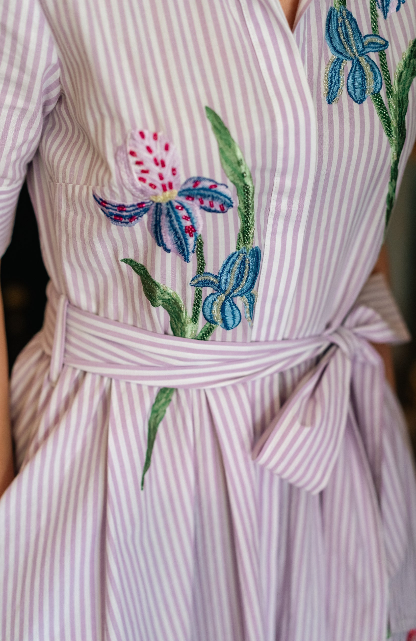 Hope & Ivy Merrin lilac stripe midi occasion dress with belt close-up