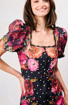 Hope & Ivy Rinna black floral midi dress with square neckline and puff sleeves – bodice detail