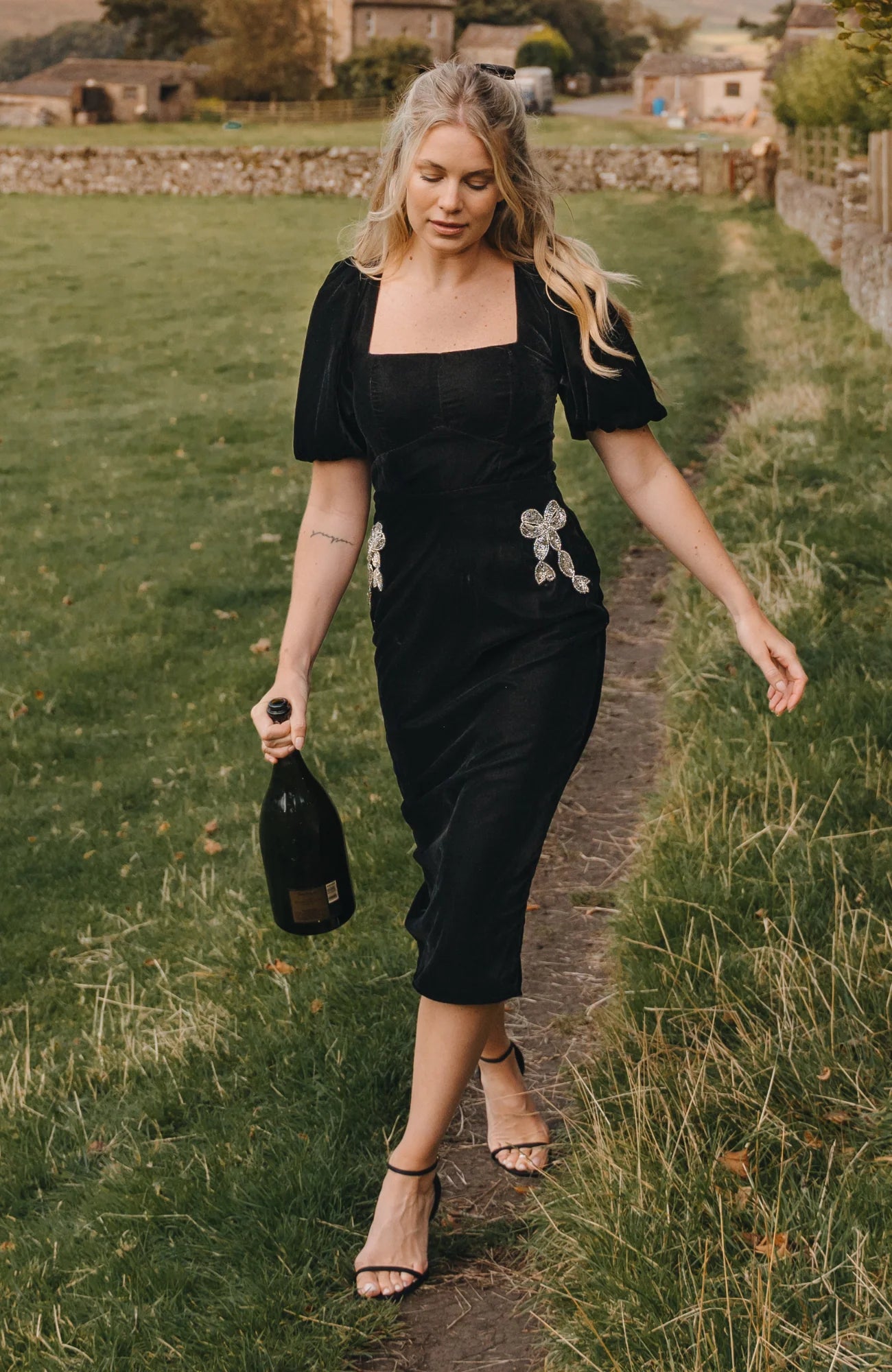 Hope & Ivy Alba Velvet Midi Dress – outdoor shot with sparkling bow detail