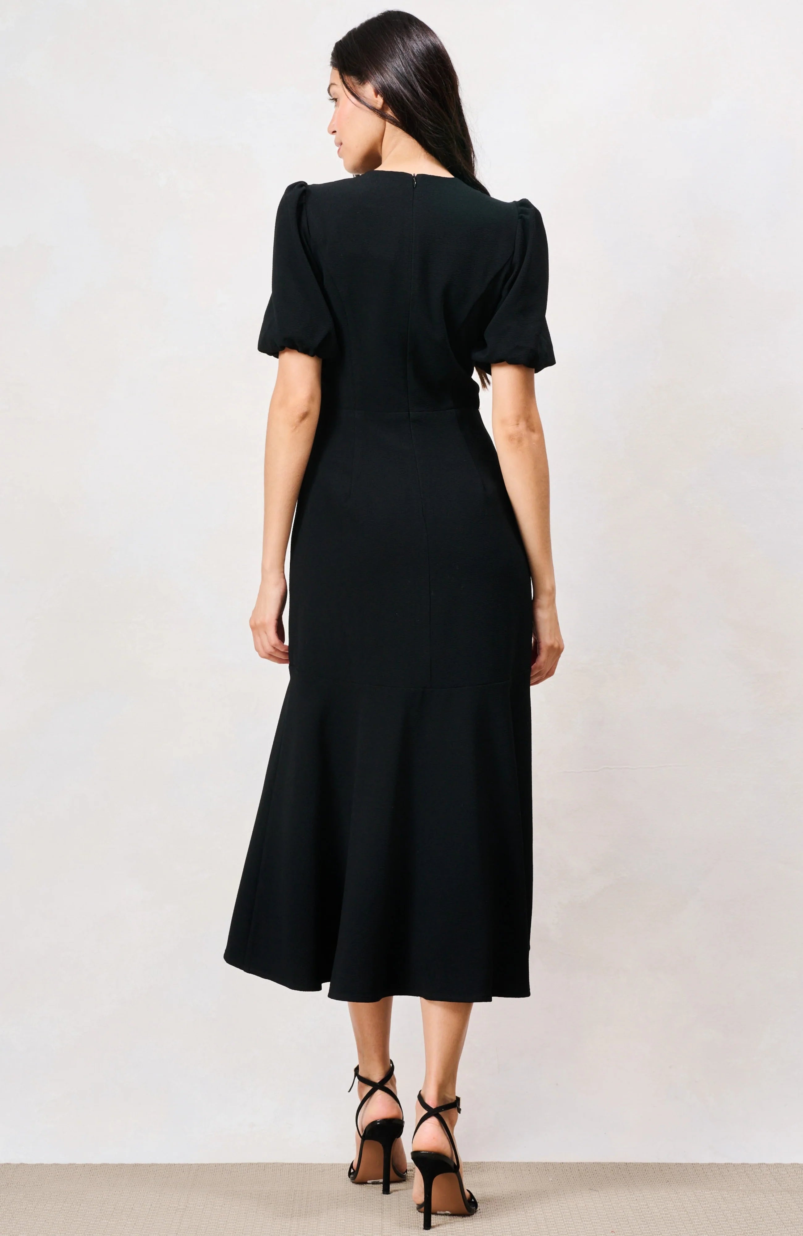 Hope & Ivy Sutton black puff sleeve midi dress – back model view