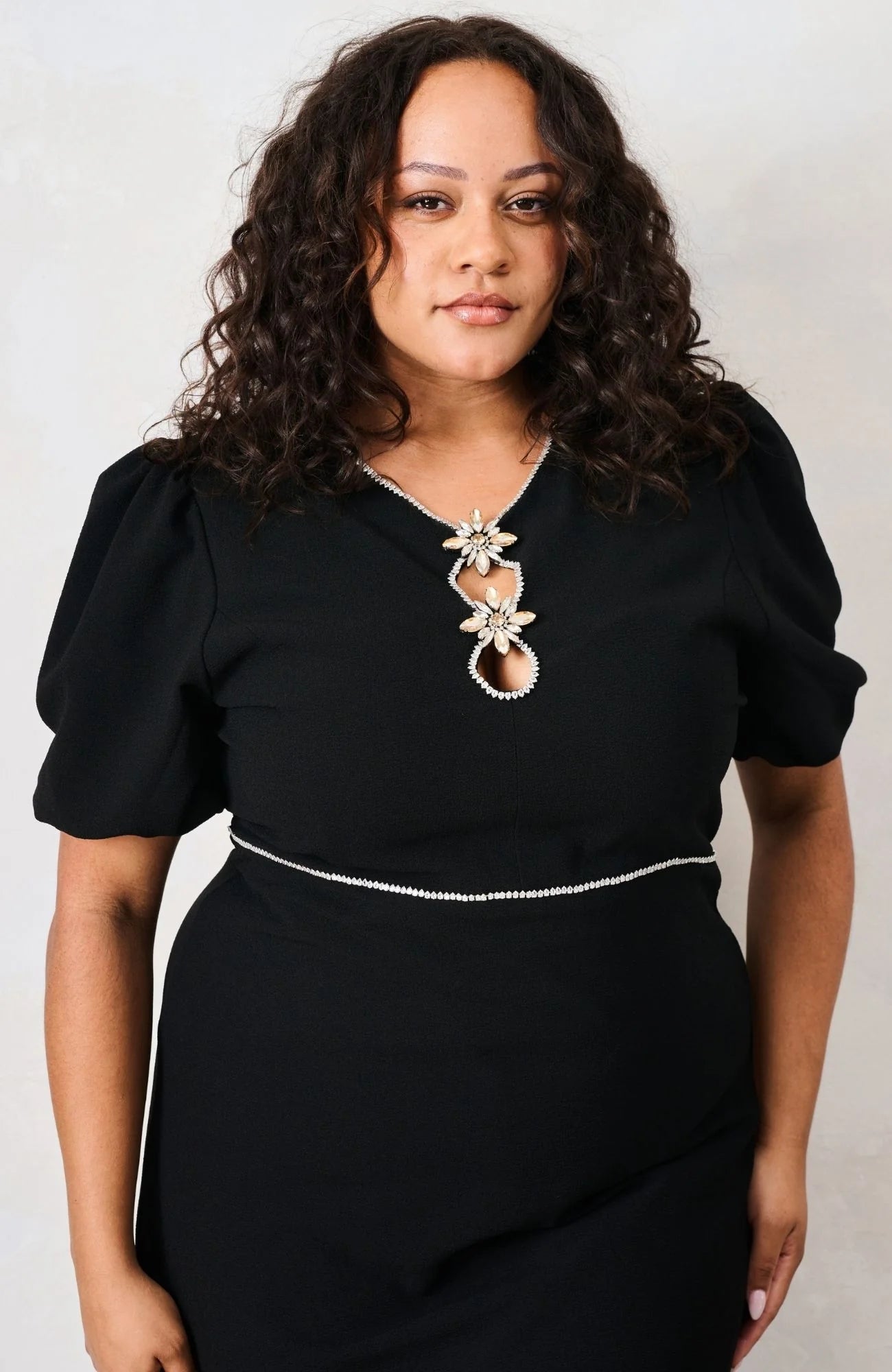 Hope & Ivy Sutton black occasion midi dress with diamanté neckline – front curve model view