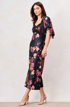 Hope & Ivy Tanya floral satin midi dress with puff sleeves – side model view