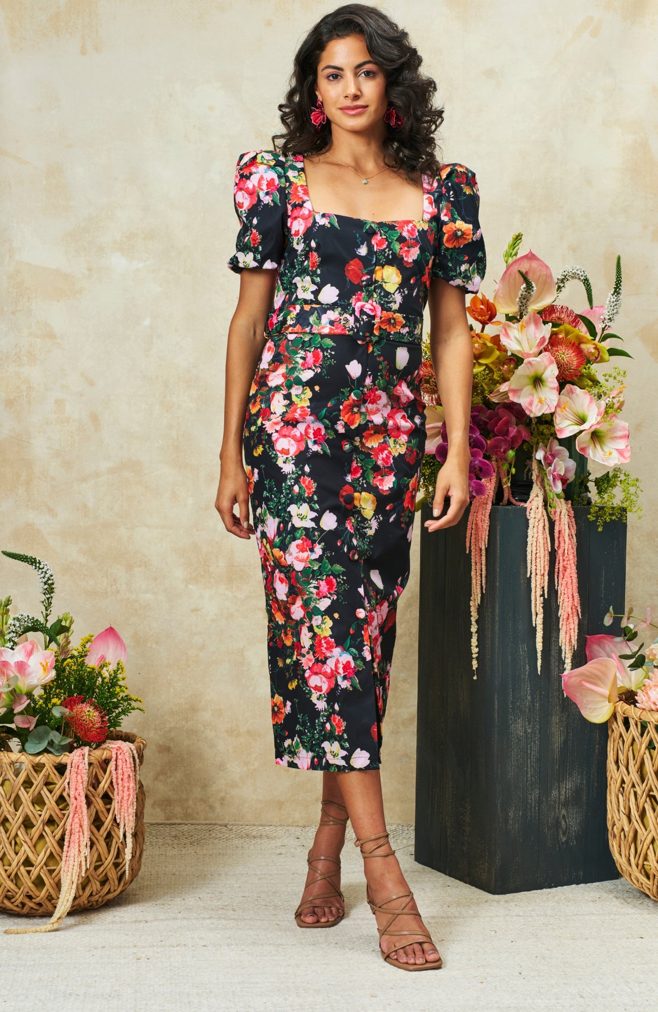 Hope & Ivy Trisha floral midi dress side view front split