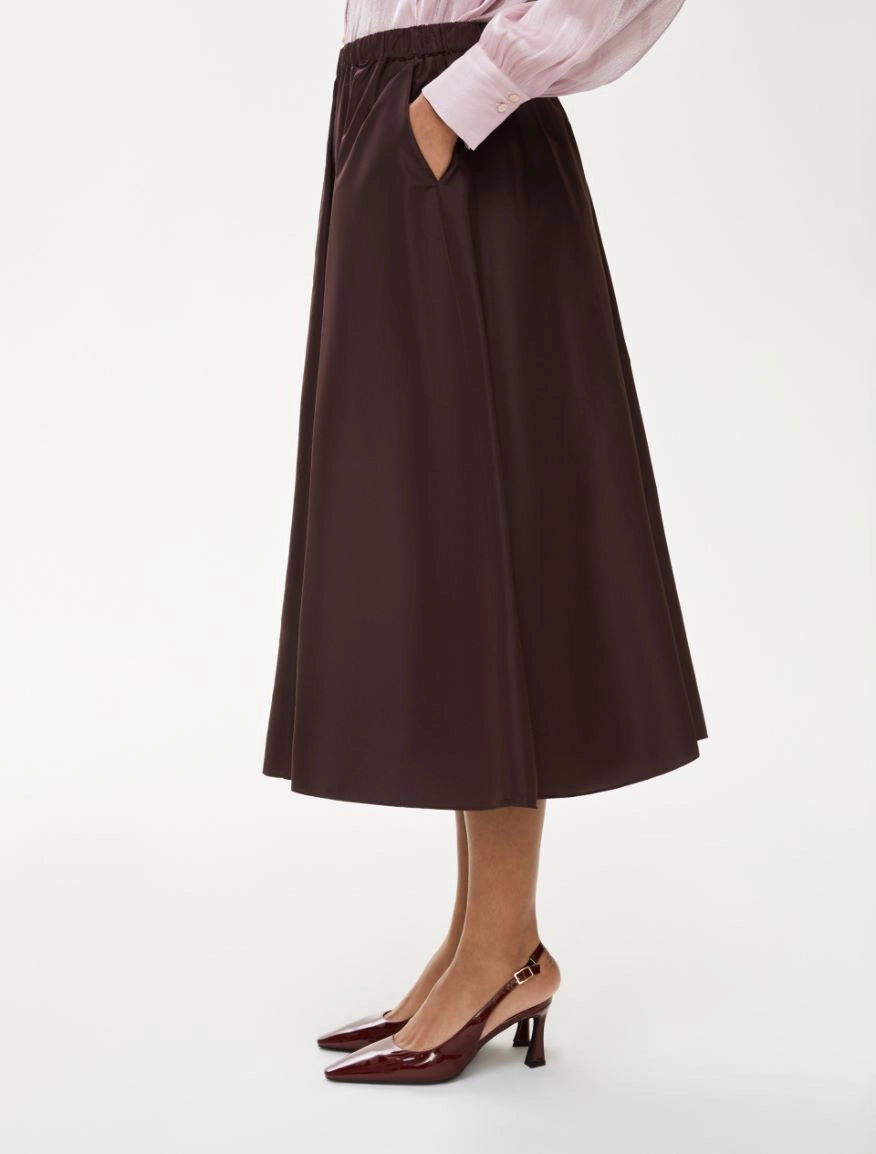 Side view of iBlues Cavallo A-line skirt in rich burgundy cotton-blend taffeta Skirt with pockets 