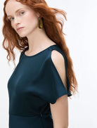 Close-up of iBlues Iblfiesta round neckline and cut-out split sleeve
