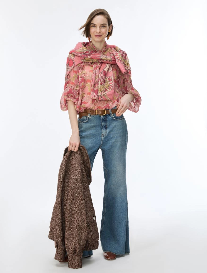  iBlues Iblsecolo pink floral damask tie neck blouse styled with blue jeans