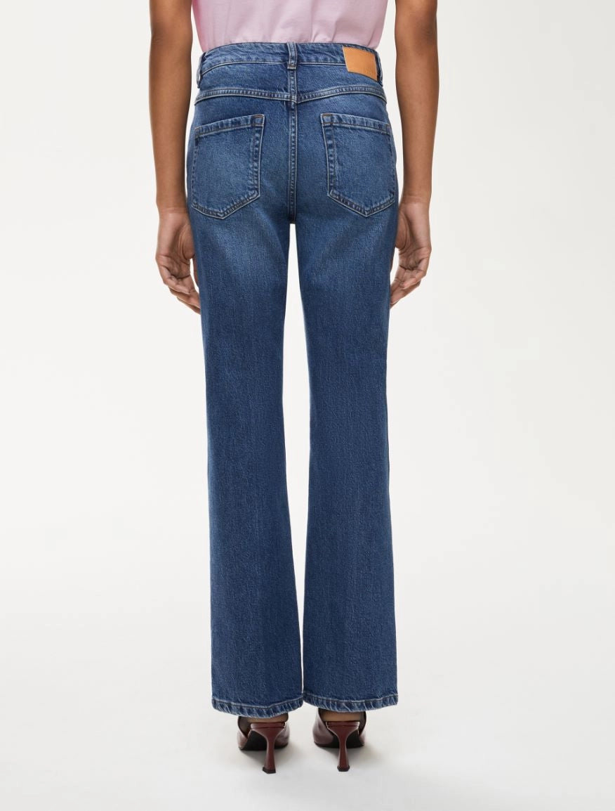 Back view of iblues blue stretch denim jeans with classic pockets