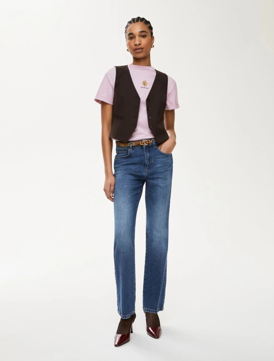 Iblues blue straight leg women’s jeans styled with heels