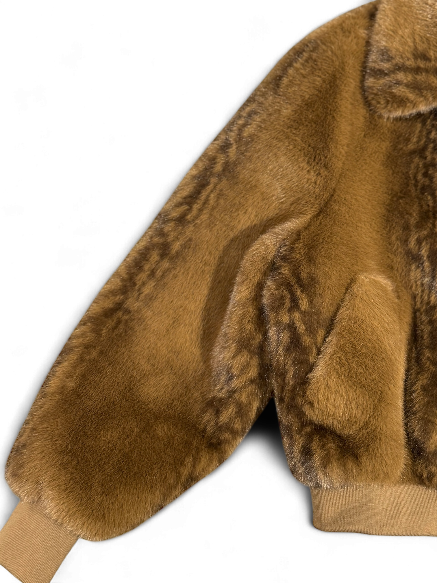 Close-up of soft faux fur texture on Iblues Kartal bomber jacket sleeve