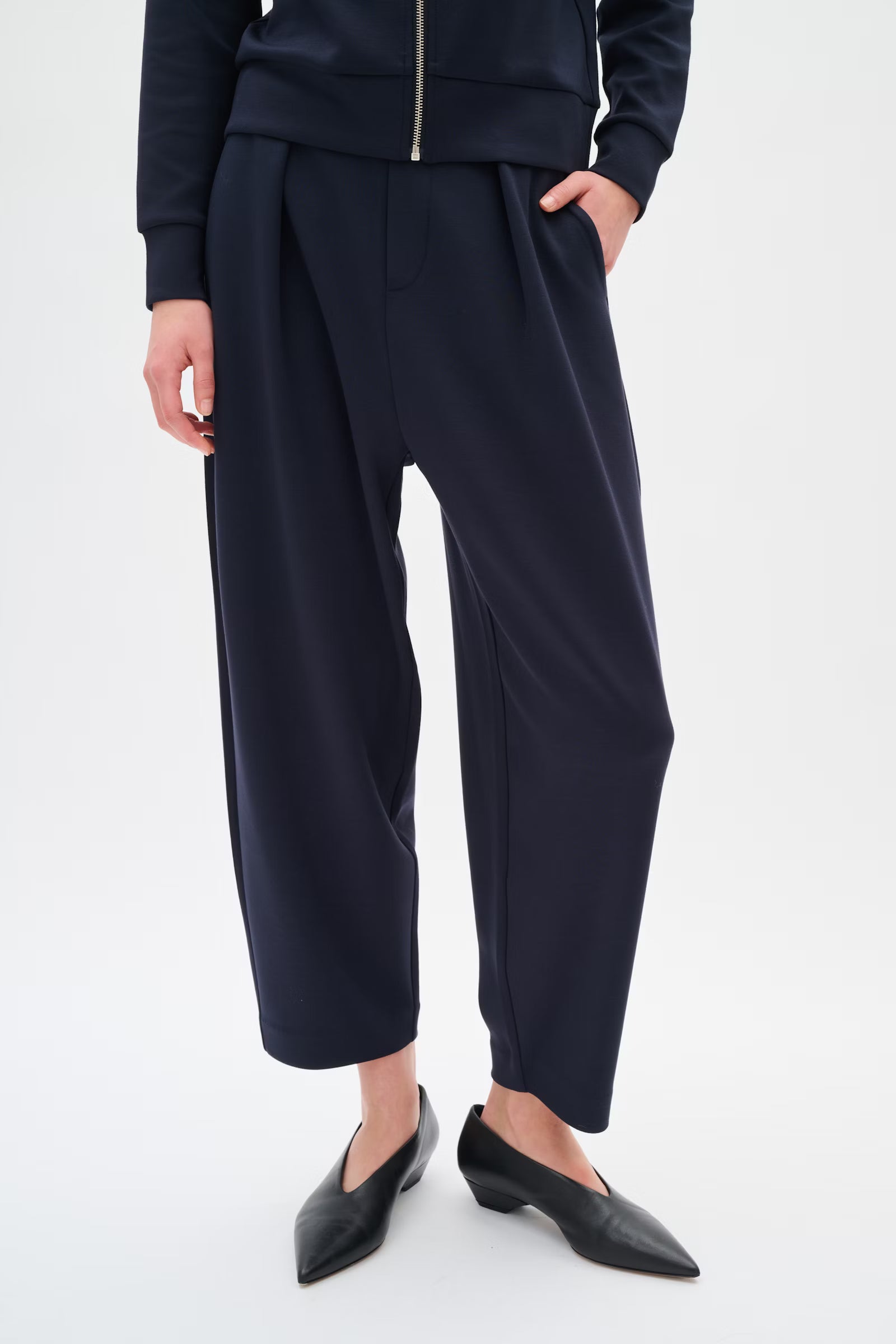 Styled profile view showing volume and casual loose drape of InWear PannieI navy trousers