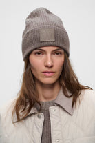 InWear Kaxy Cinder Melange ribbed lambswool beanie – front model close-up