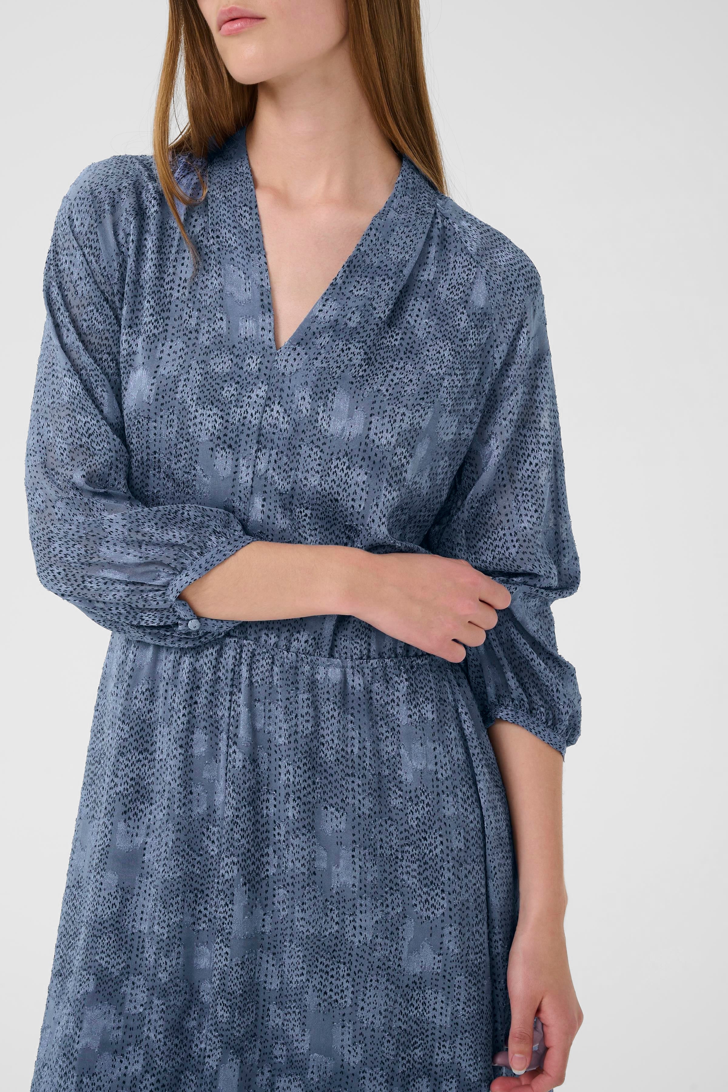 Oui Indigo Dot Print V-Neck Maxi Dress detail of gathered waist and sleeve