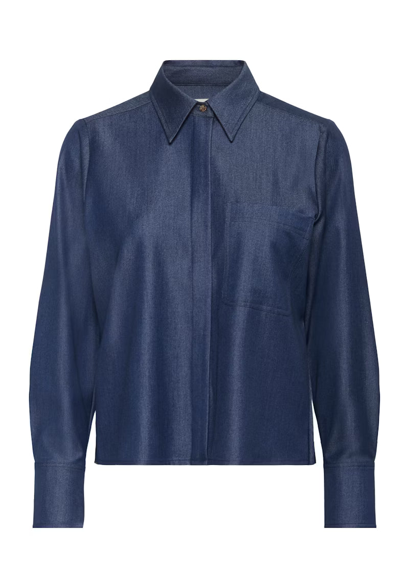 Detailed pleated back on InWear Cherrie Shirt in deep denim