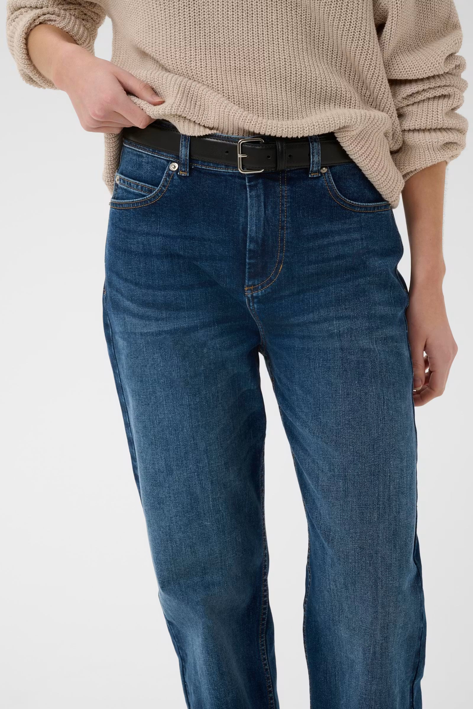 Close-up of InWear Darlina dark blue denim jeans waistband
