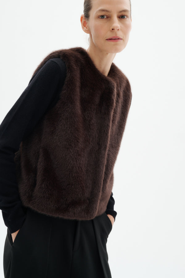 InWear Zabelle brown faux fur waistcoat close-up showing plush texture