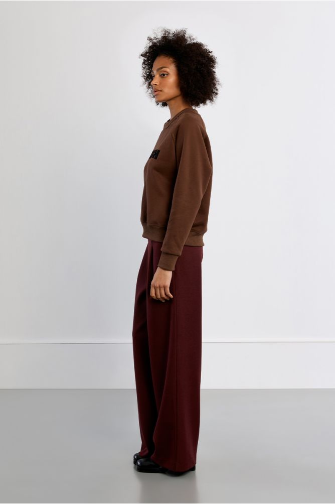 Lili Sidonio women’s brown oversized sweatshirt side view