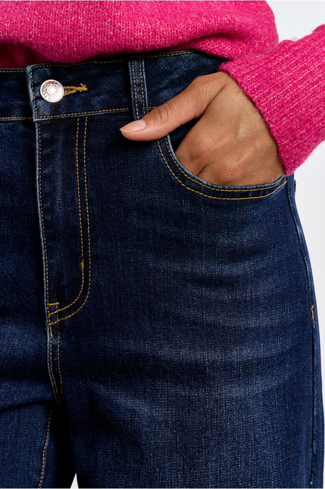 Lili Sidonio dark wash denim jeans side pocket detail close-up