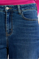 Lili Sidonio dark wash jeans high waist and pocket detail close-up