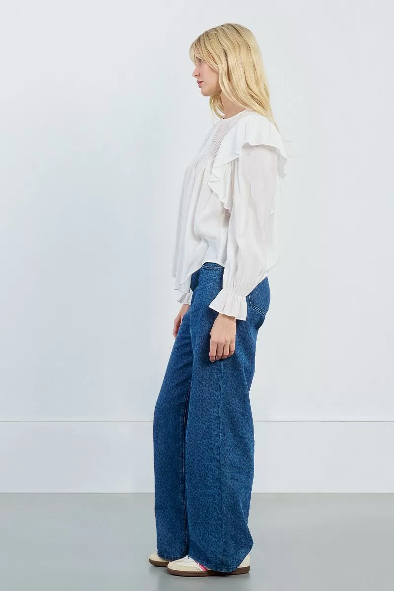 Structured Lili Sidinio white blouse with long sleeves and pleated front