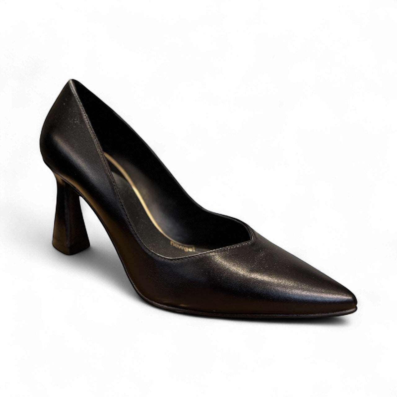 Black leather Lodi Ralina pointed court with V-cut vamp and 8 cm flared heel