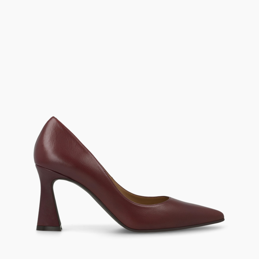 Side view of Lodi Roa burgundy leather pointed toe court shoe