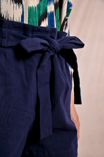 Navy summer shorts with belt, styled for casual warm-weather outfits