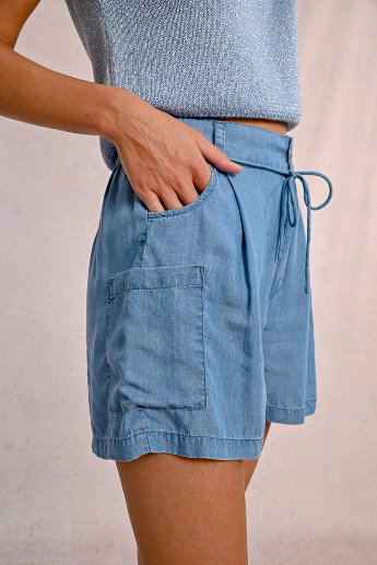 Relaxed fit Tencel denim shorts with elasticated waist and side pockets