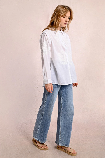 Oversized white summer shirt with embroidered detail and buttoned cuffs
