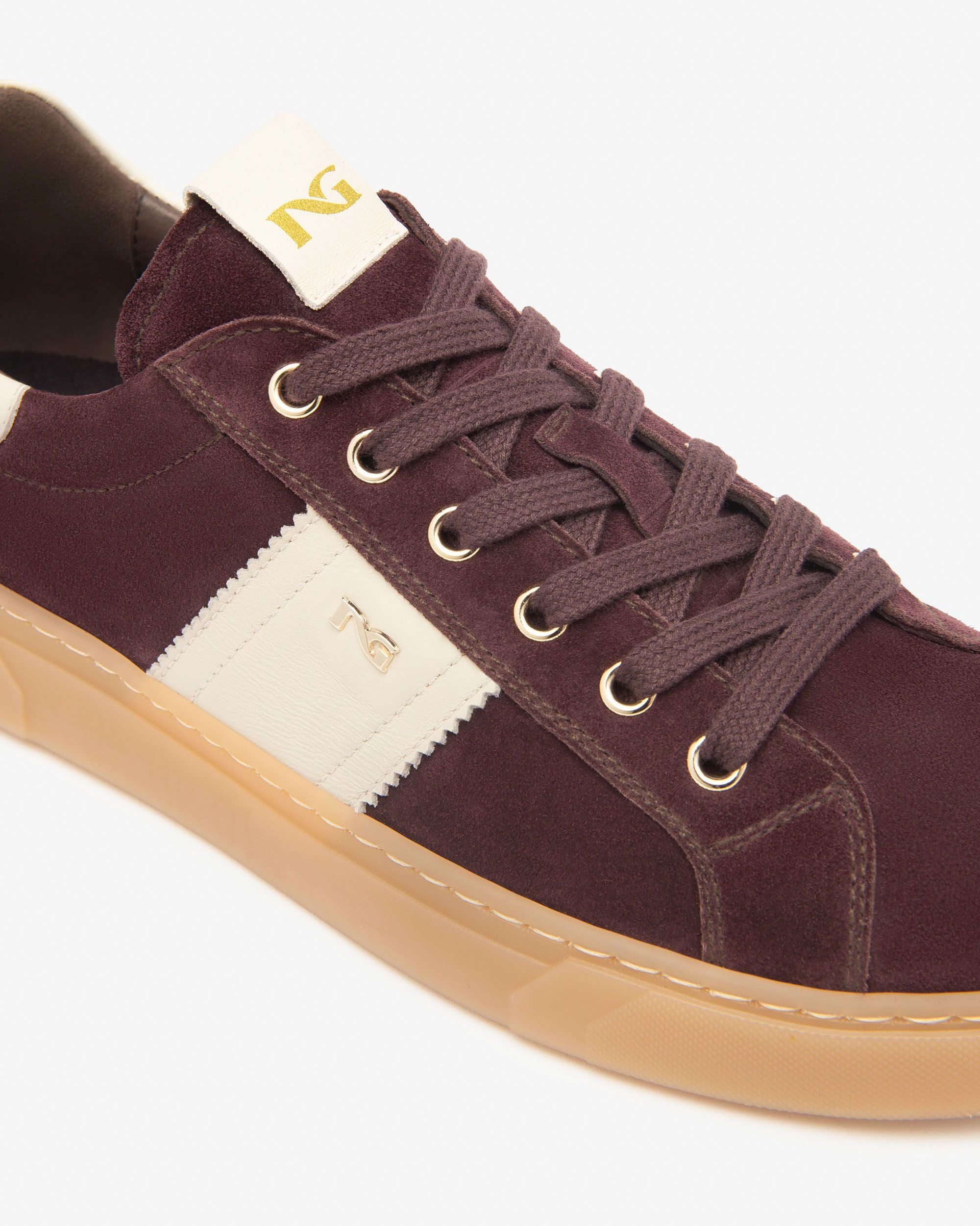 NeroGiardini Burgandy suede trainer with contrast side stripe and neutral sole