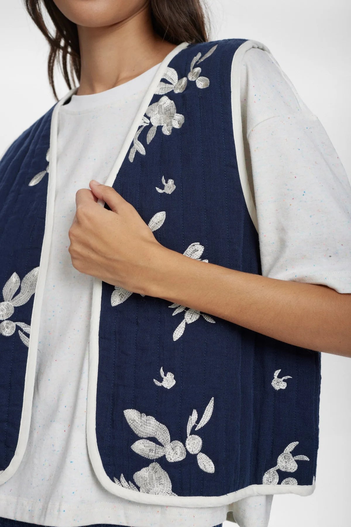 Numph Nustellas Navy Floral Gilet