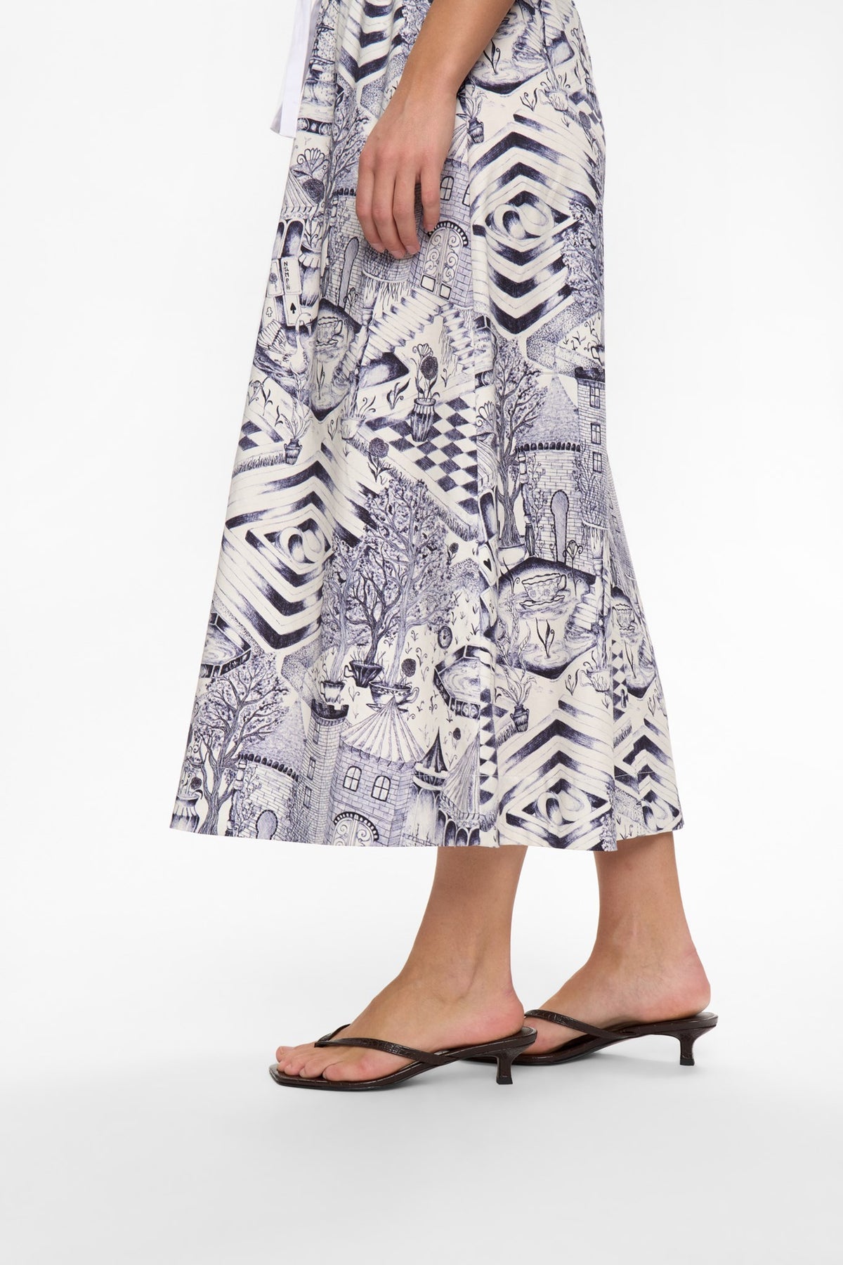 Numph Nugardenia midi skirt side view A-line shape
