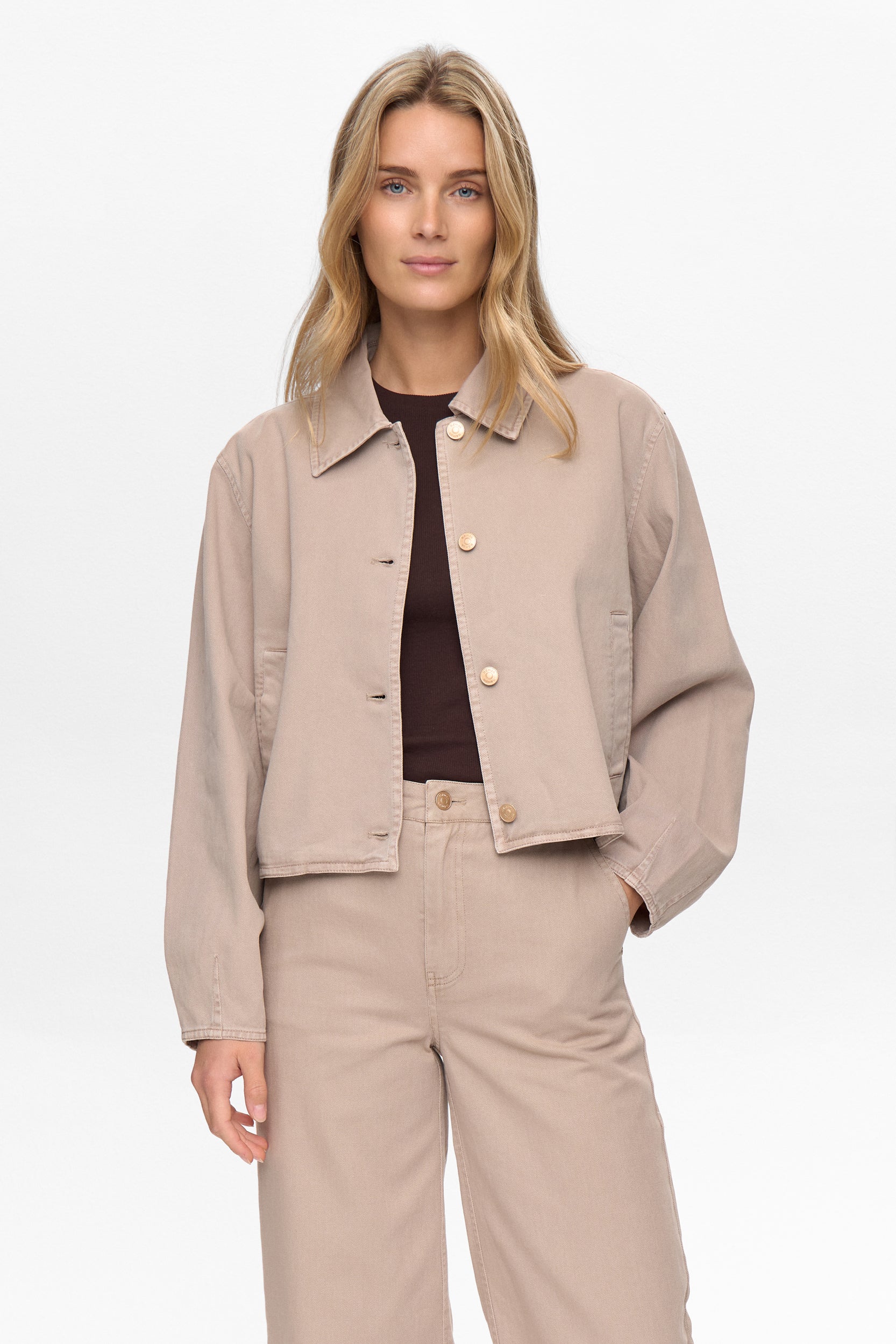 Numph Numariam cotton boxy cut jacket in beige front view