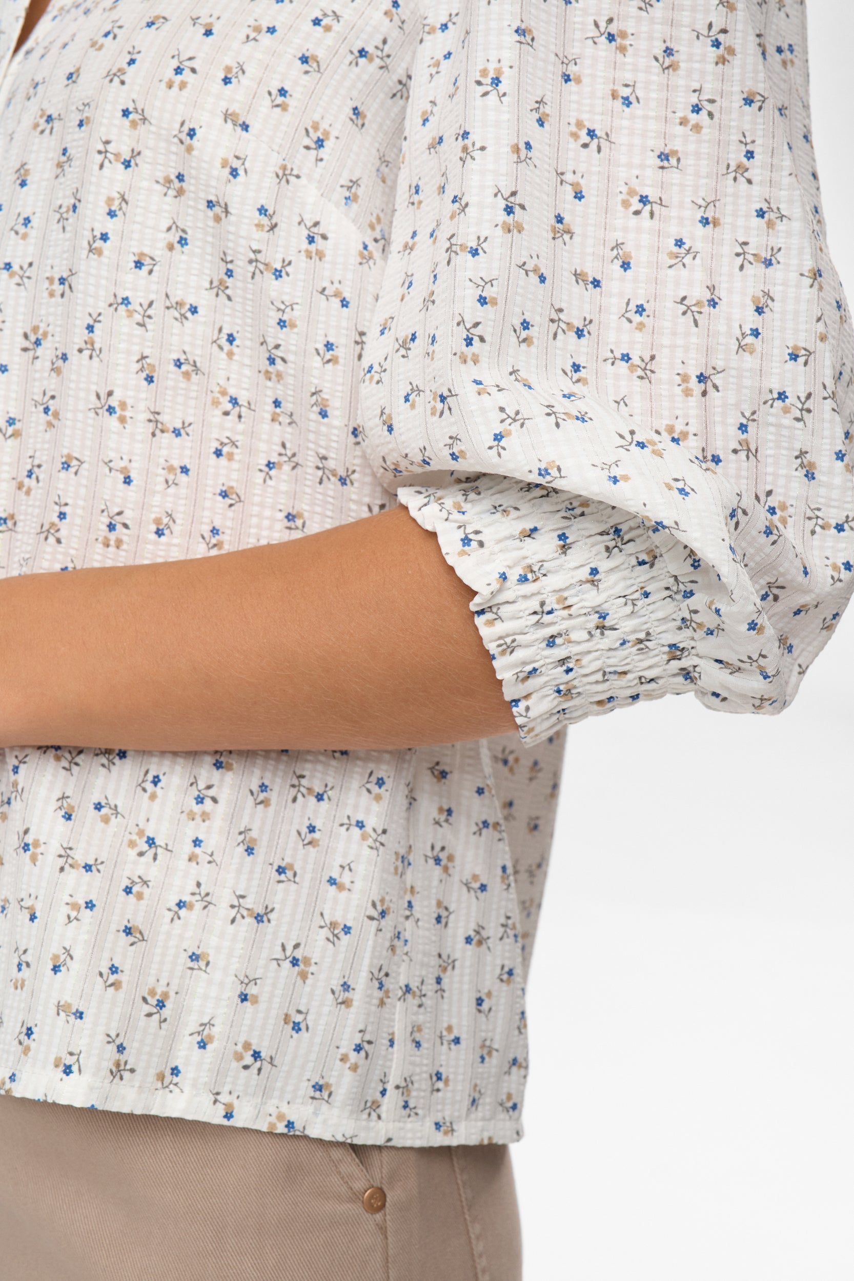 Numph Nufenja blue and white floral blouse collar detail