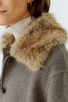 Oui taupe jacket with detachable faux fur collar – close-up neckline detail