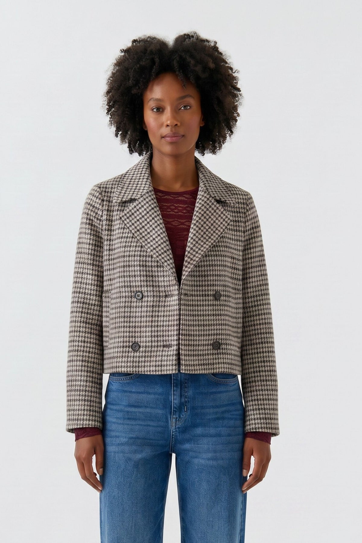 Oui brown and stone houndstooth cropped double-breasted blazer – front model view