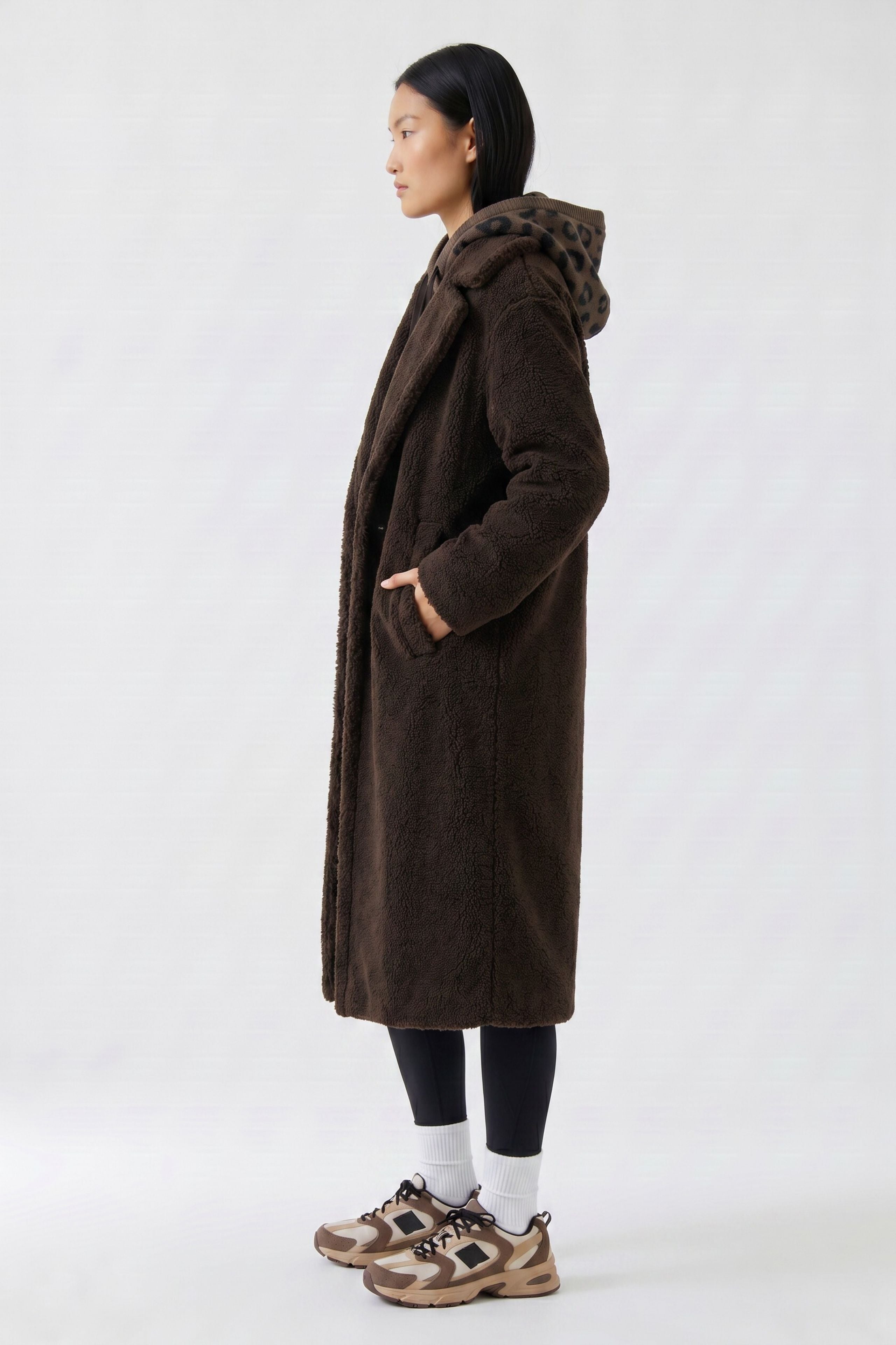 Oui brown longline teddy coat with side pockets – side model view