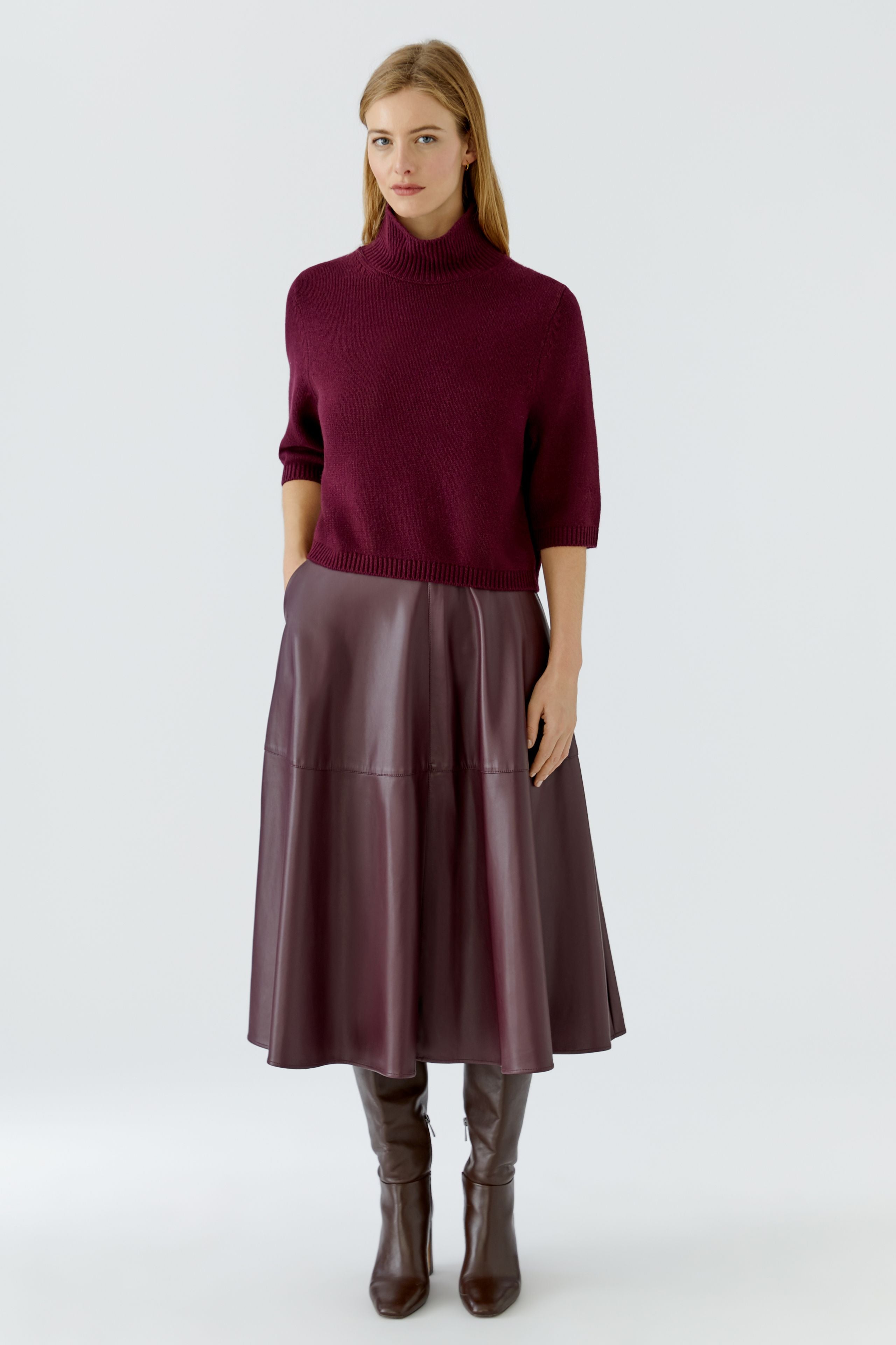 Oui Bramble Berry faux leather A-line midi skirt – front model view