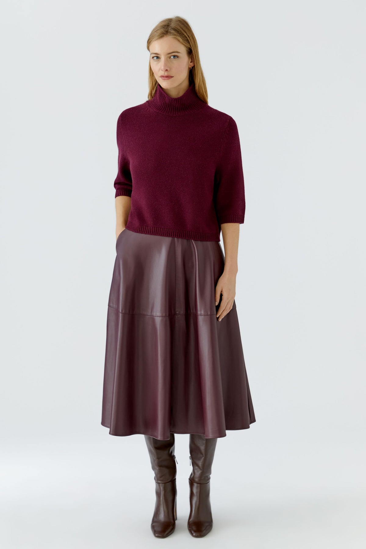 Oui Bramble Berry faux leather A-line midi skirt – front model view