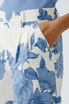 Close-up of floral print pleated shorts with pockets by Oui